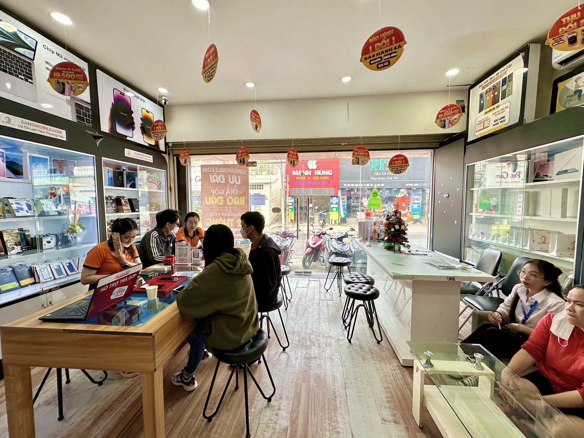 Thi công shop điện thoại uy tín tại Đà Nẵng 6 Thi công shop điện thoại uy tín tại Đà Nẵng