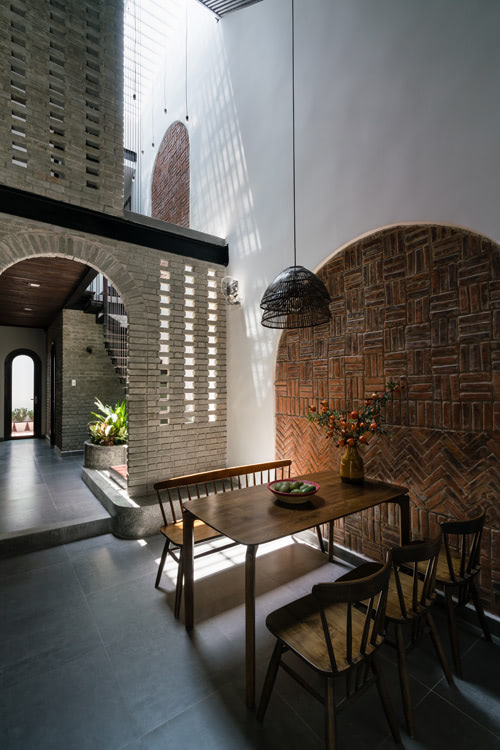 7 2 - Ngôi nhà Đà Nẵng mới lạ dù dùng toàn nội thất cũ 7 2 - Ngôi nhà Đà Nẵng mới lạ dù dùng toàn nội thất cũ