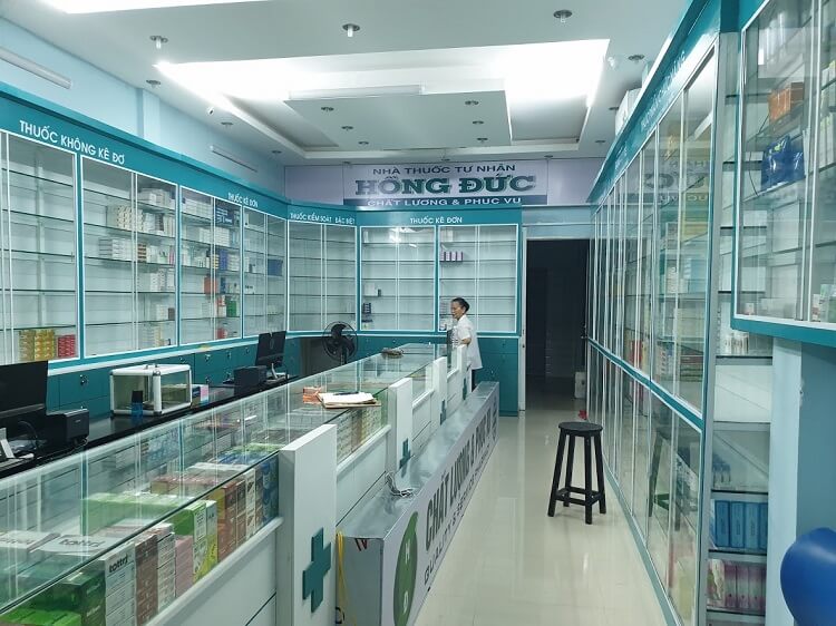 thi cong quay thuoc tay tien che o hoi an 5 - Thi Công Quầy Thuốc Tây Tiền Chế Ở Hội An – OhaDecor Thi Công Quầy Thuốc Tây Tiền Chế Ở Hội An