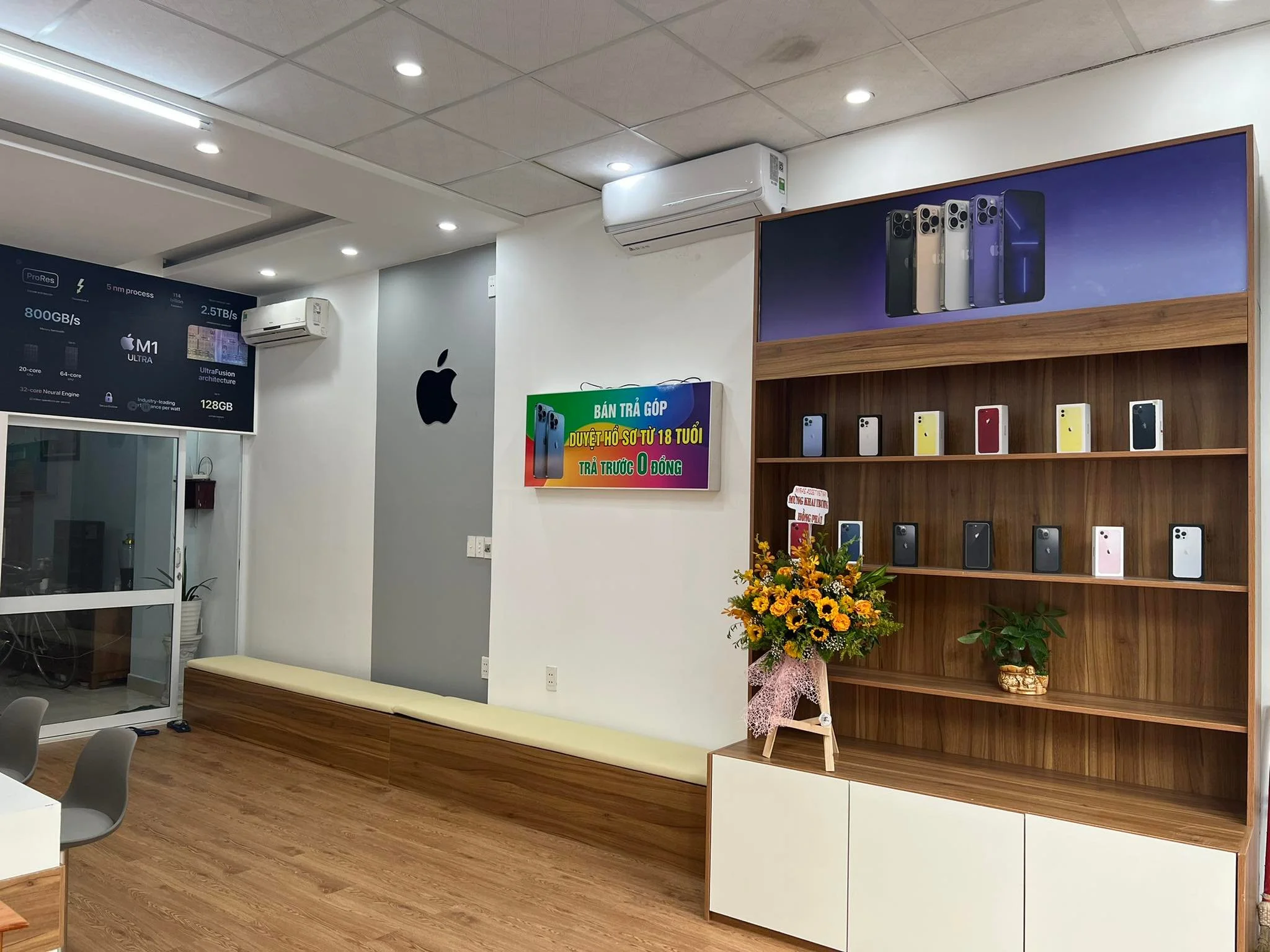 1 6 - Thiết kế thi công trọn gói showroom shop cửa hàng Hội An Mobile