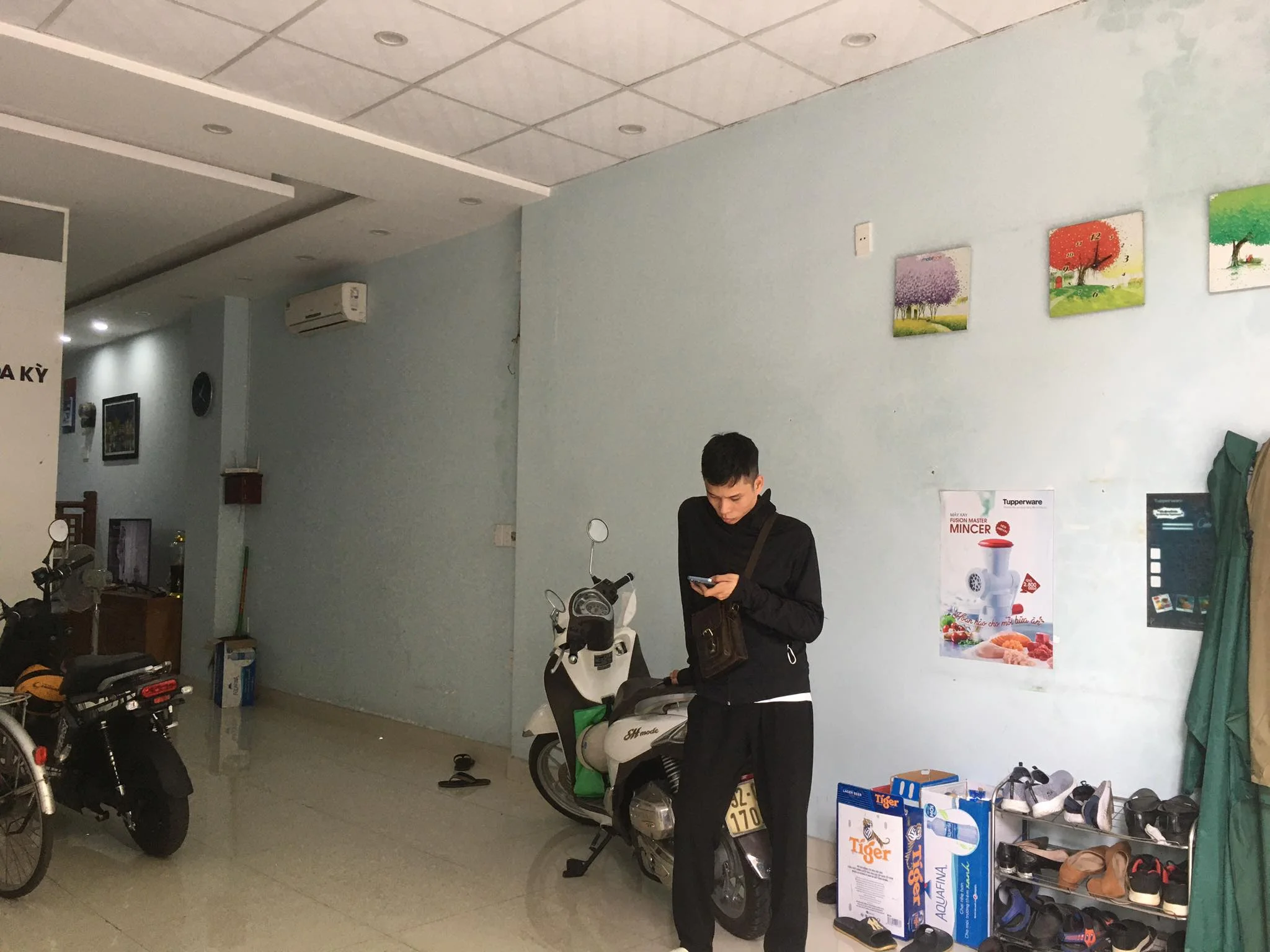 3 1 2 - Thiết kế thi công trọn gói showroom shop cửa hàng Hội An Mobile