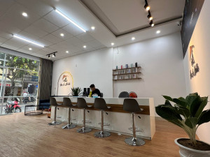 7 2 - Thiết kế thi công trọn gói showroom shop cửa hàng Hội An Mobile