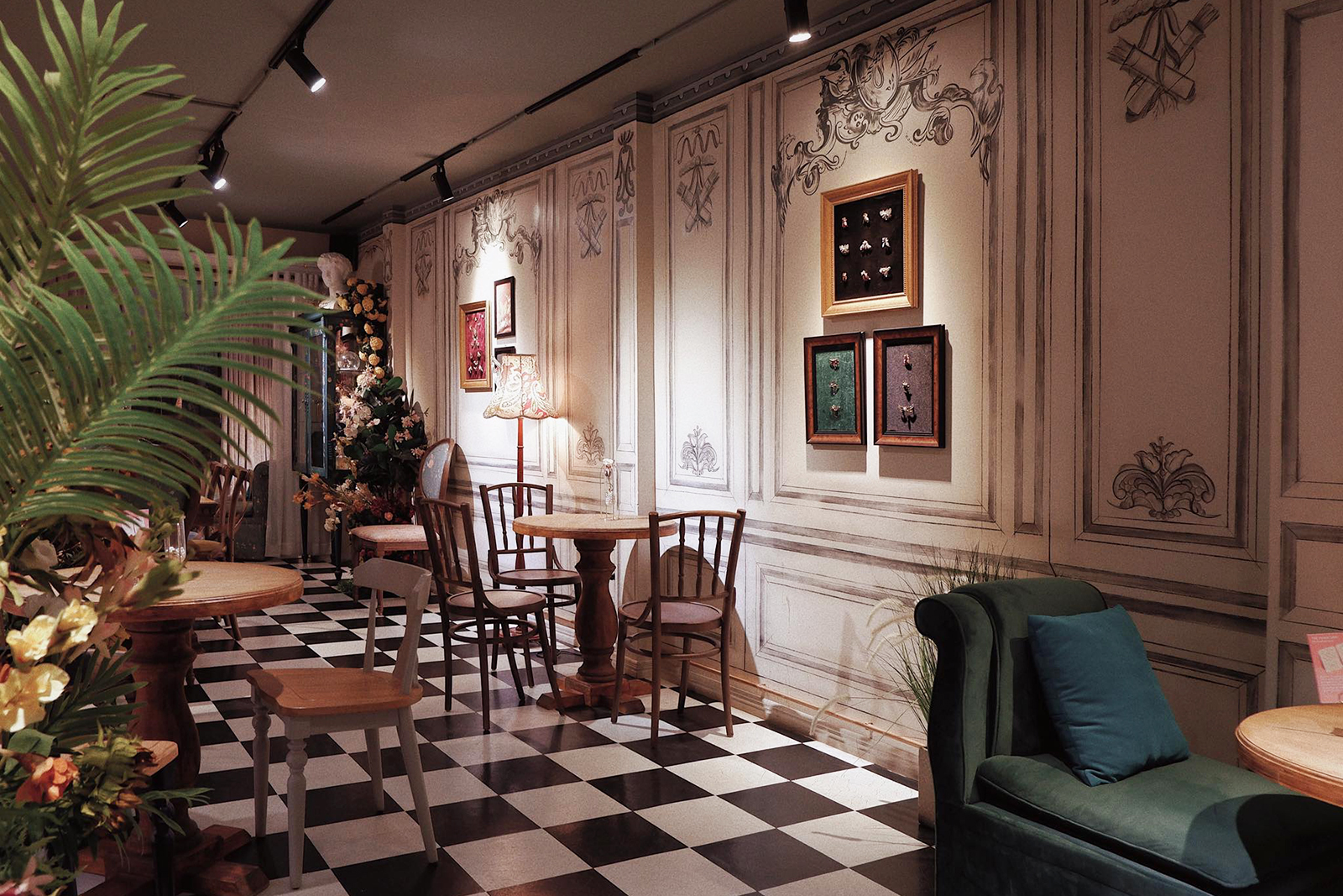 thi công thiết kế quán cafe Châu Âu 100m2 chỉ 140 triệu ở TPHCM thi công thiết kế quán cafe Châu Âu 100m2 chỉ 140 triệu ở TPHCM