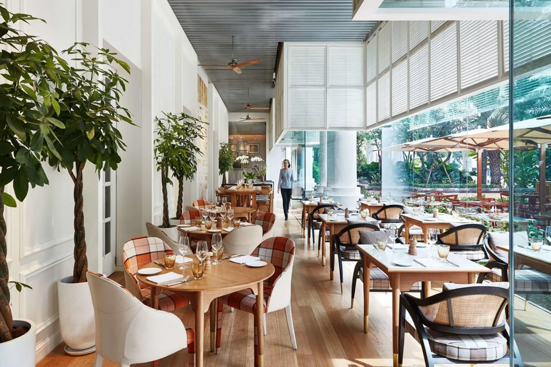 thi công thiết kế quán cafe Châu Âu 100m2 chỉ 140 triệu ở TPHCM thi công thiết kế quán cafe Châu Âu 100m2 chỉ 140 triệu ở TPHCM