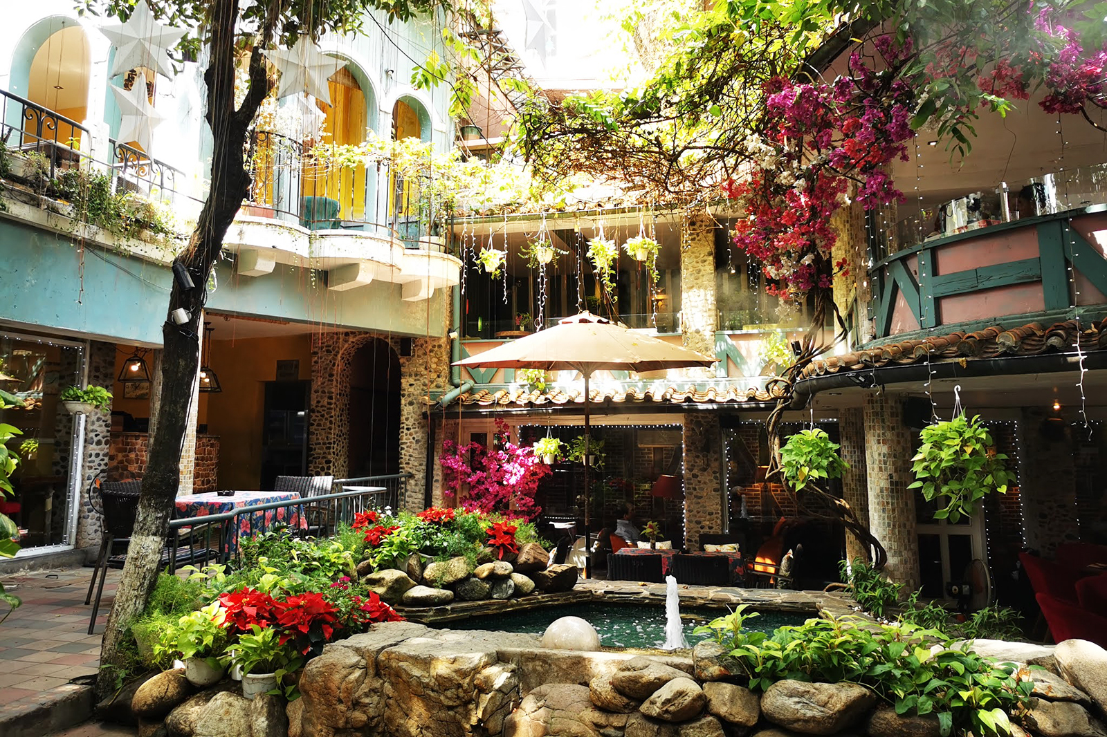 thi công thiết kế quán cafe sân vườn 50m2 chỉ 120 triệu ở Hà Nội