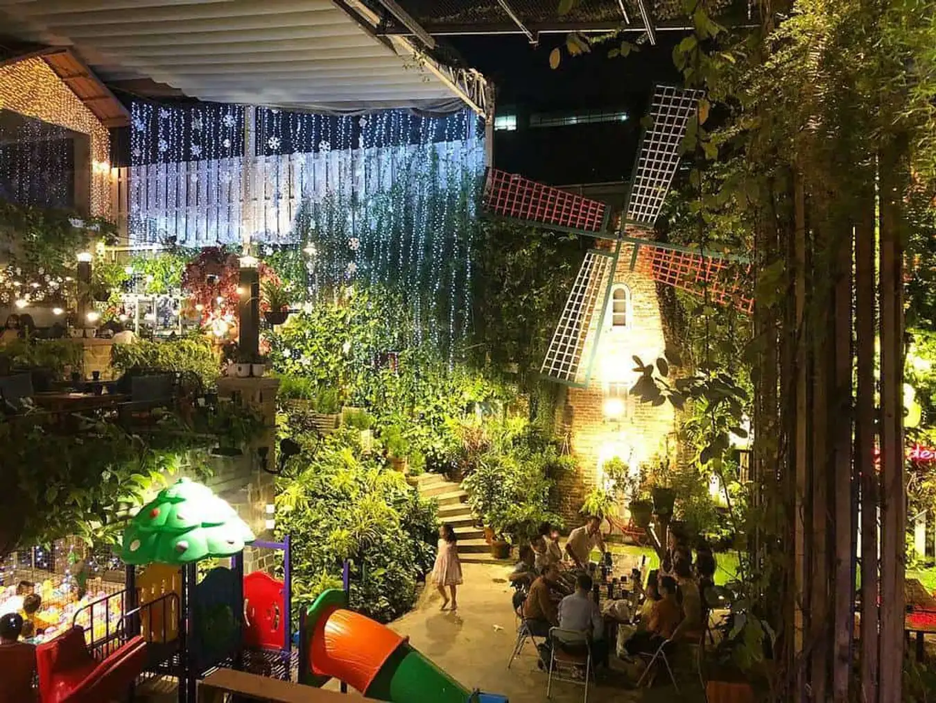 thi công thiết kế quán cafe sân vườn 50m2 chỉ 120 triệu ở Hà Nội thi công thiết kế quán cafe sân vườn 50m2 chỉ 120 triệu ở Hà Nội