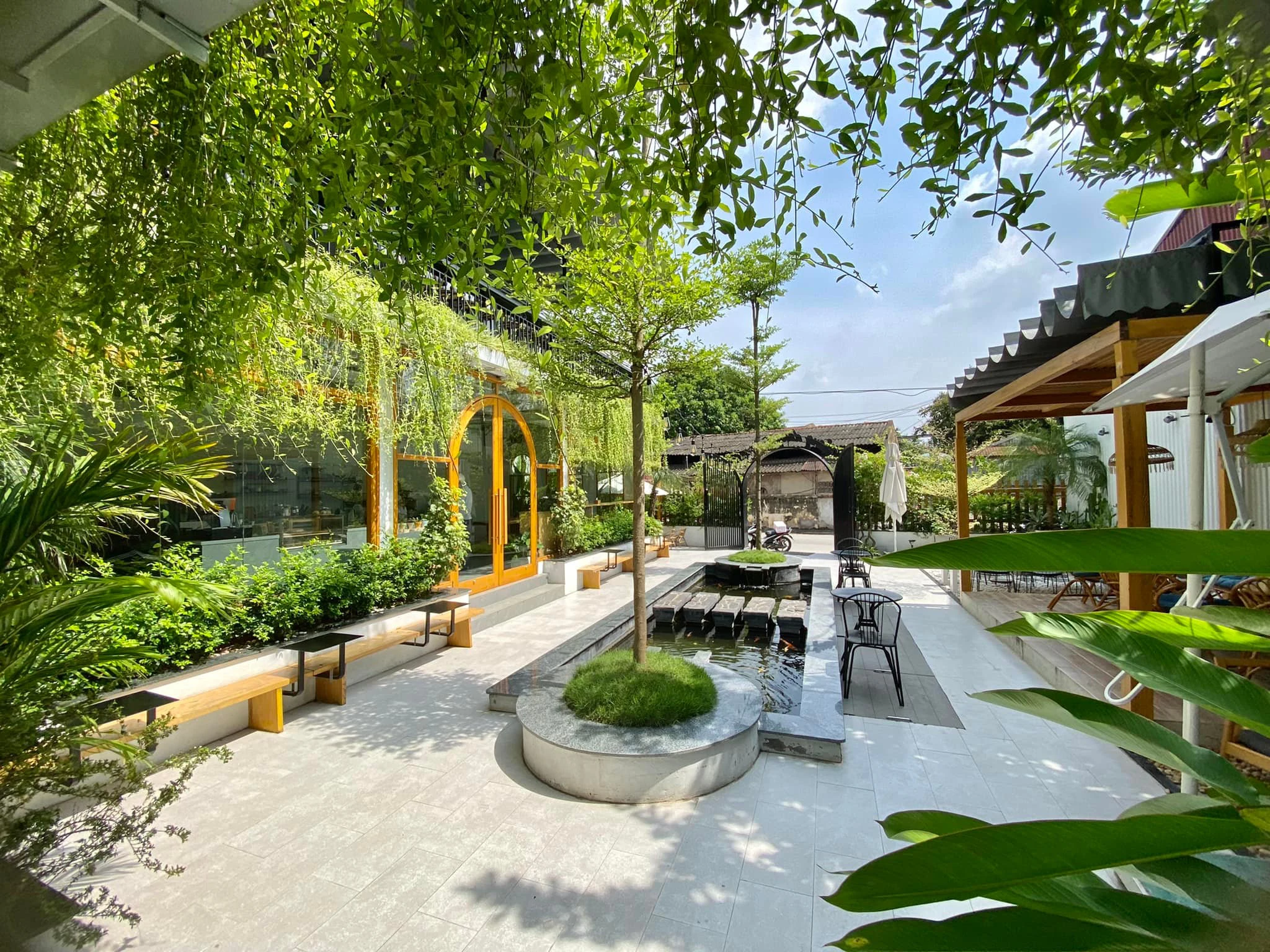 thi công thiết kế quán cafe sân vườn 50m2 chỉ 120 triệu ở Hà Nội thi công thiết kế quán cafe sân vườn 50m2 chỉ 120 triệu ở Hà Nội
