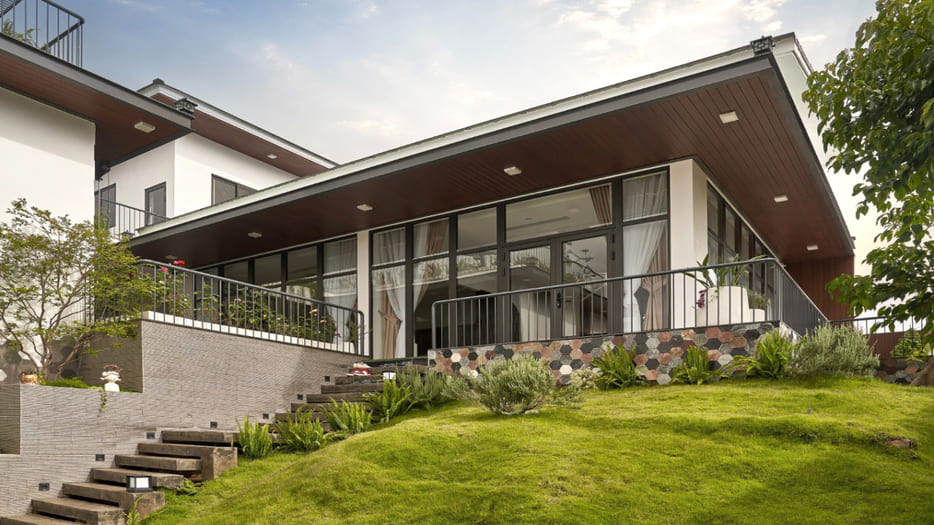 Thiết kế nhà đồi dốc tại Đà Nẵng - Nhà Vườn 3 Tầng Tại Quận Ngũ Hành Sơn 