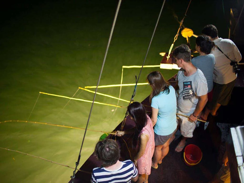 REVIEW 5 TOUR CÂU MỰC ĐÊM CAMPING TẠI ĐÀ NẴNG BẠN KHÔNG THỂ BỎ QUA! 1 câu mực đêm camping tại Đà Nẵng