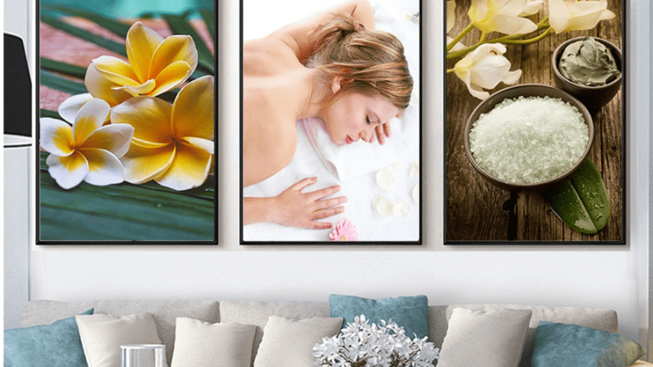 Bộ 3 Tranh Tráng Gương Cao Cấp Cô Gái Làm Đẹp Trang Trí Spa Hiện Đại