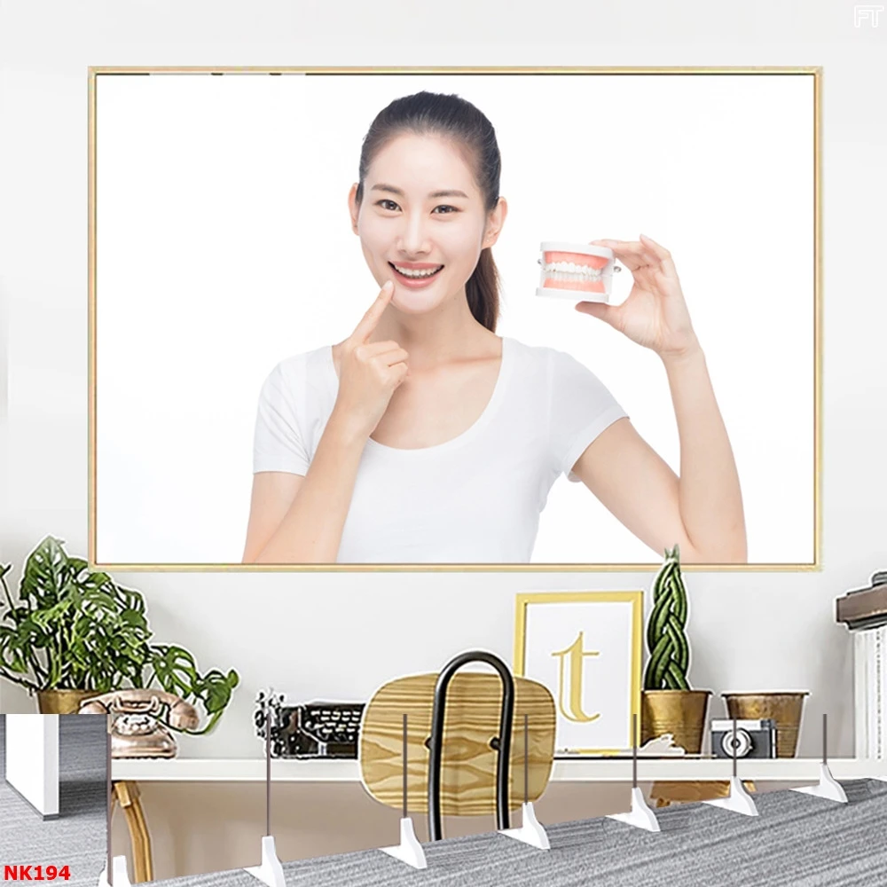 Tranh Treo Tường Tráng Gương Cô Gái Và Răng