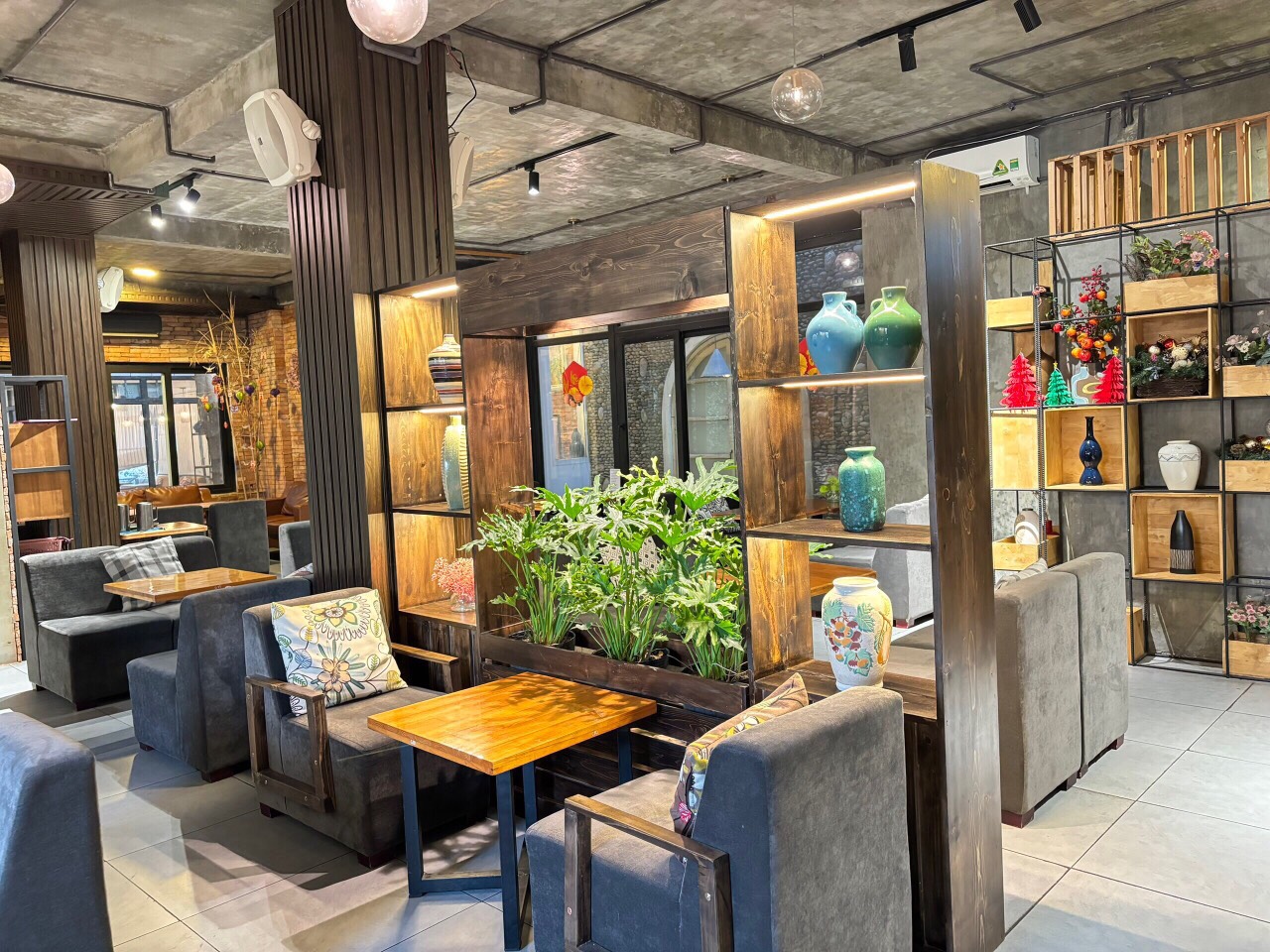 Đơn vị thi công quán cafe giá rẻ tại Quy Nhơn 4 Đơn vị thi công quán cafe giá rẻ tại Quy Nhơn