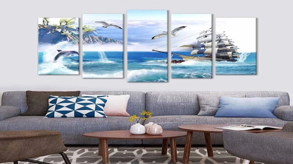 Tranh ghép treo tường phòng khách theo bố cục đối xứng tại quận Sơn Trà