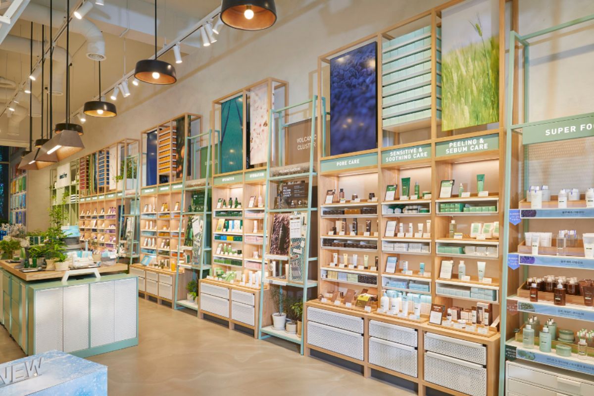 Thi công shop mỹ phẩm Hội An