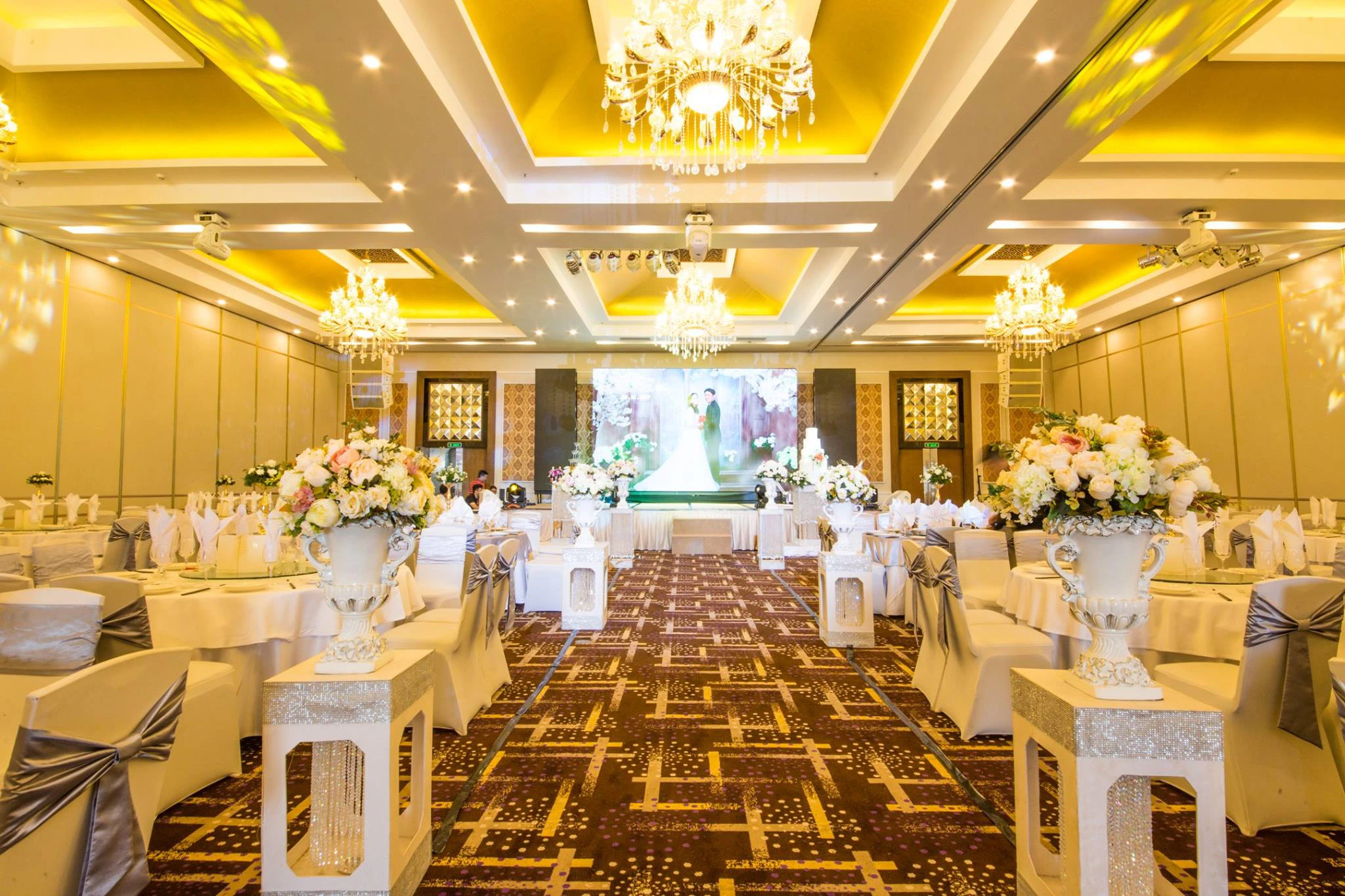 Thiết kế thi công nhà hàng tiệc cưới Quy Nhơn 5 Thiết kế thi công nhà hàng tiệc cưới Quy Nhơn