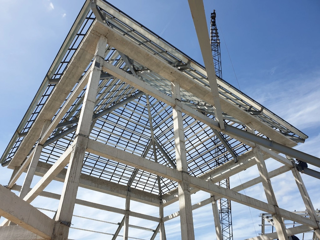 Có nên thi công mái ngói khung thép Huế không? 5 Thi công mái ngói khung thép Huế