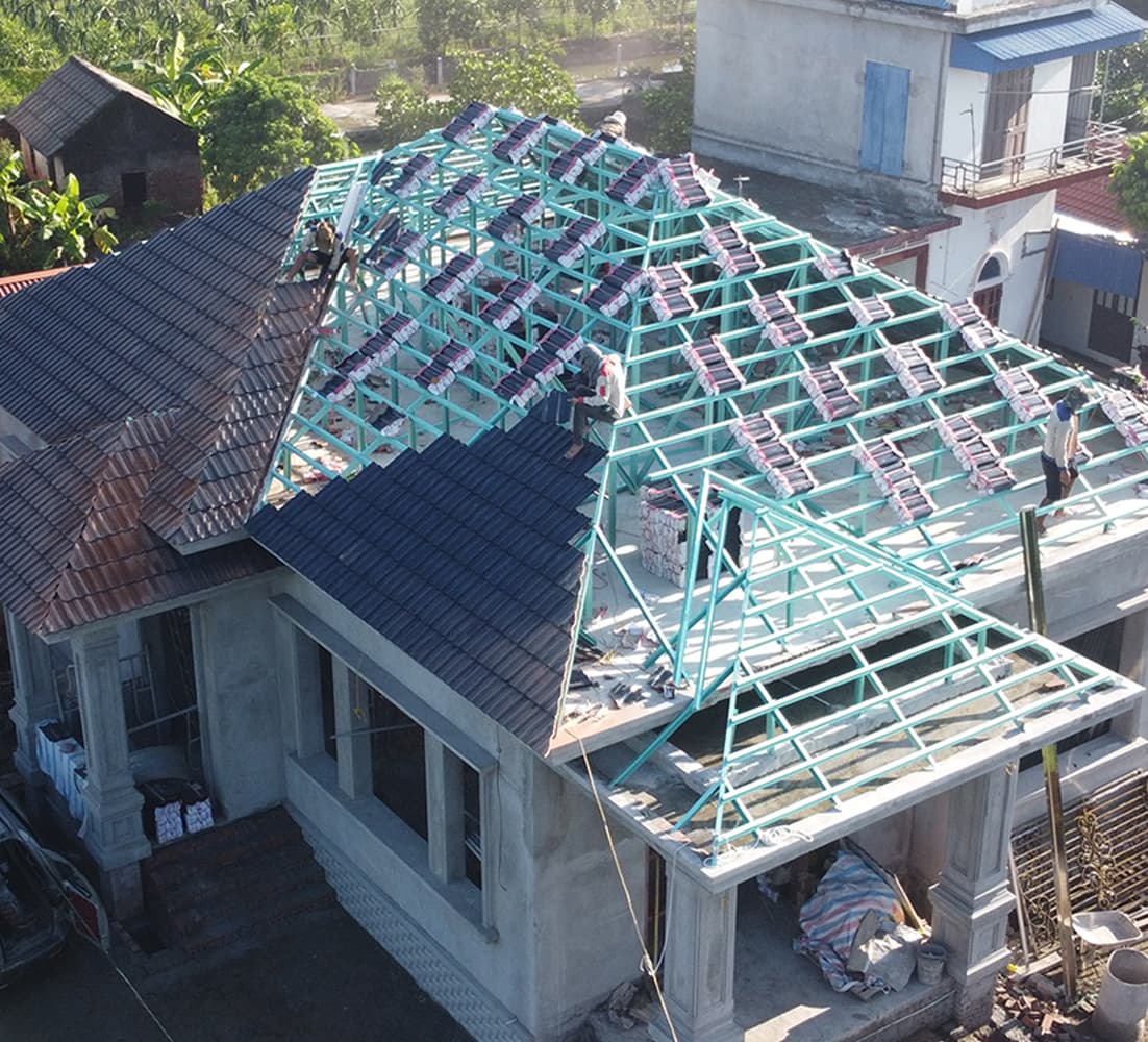 Có nên thi công mái ngói khung thép Huế không? 4 Thi công mái ngói khung thép Huế
