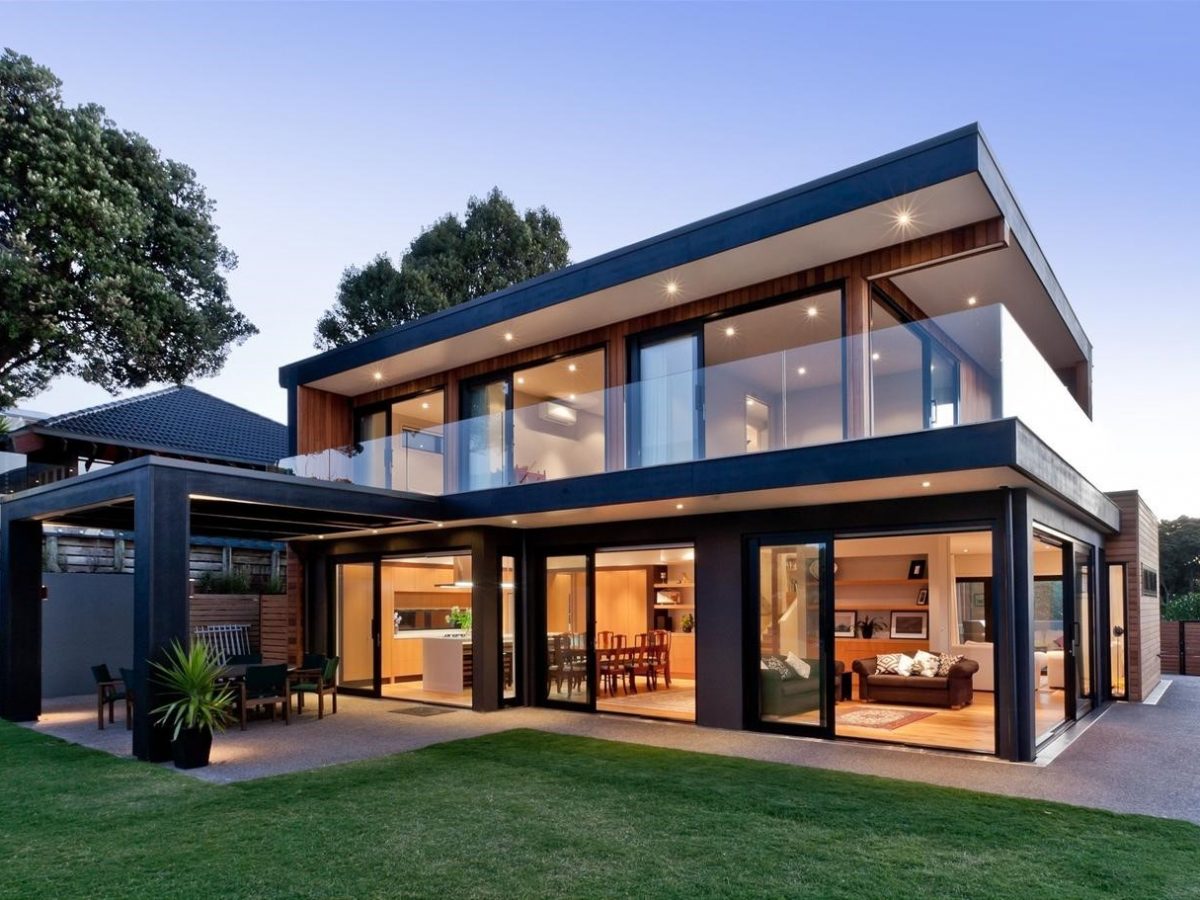 Mẫu nhà tiền chế 2 tầng đẹp Huế kết hợp nhiều mảng kính, tận dụng ánh sáng tự nhiên