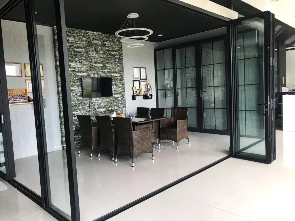 Thi Công Nhôm Kính Tận Nơi Đà Nẵng - Giải Pháp Tối Ưu Cho Công Trình 3 Thi công nhôm kính tận nơi Đà Nẵng