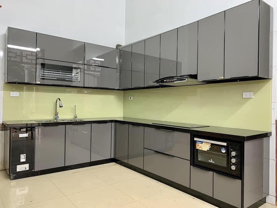Tủ bếp cánh kính Quảng Nam: Đỉnh cao của sự tinh tế 1 Tủ bếp cánh kính Quảng Nam