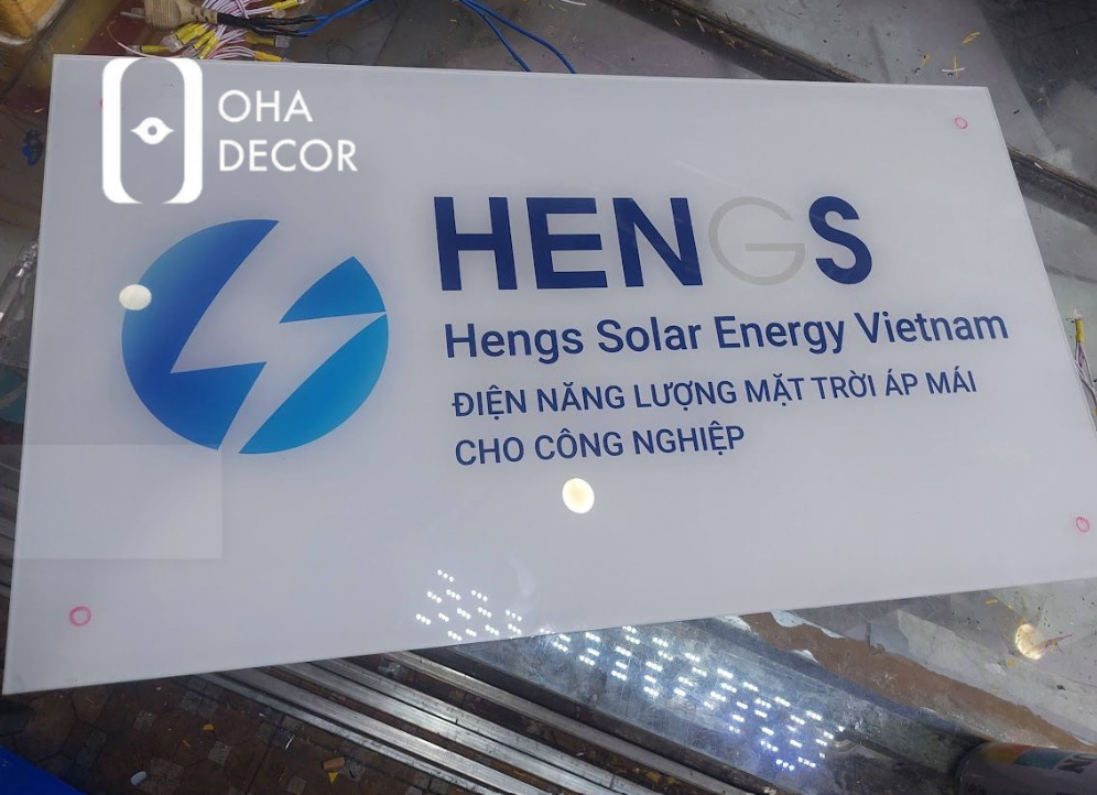 Top 9 ý tưởng in UV logo kính công ty Hà Nội tinh tế – nâng tầm hình ảnh thương hiệu 5 in UV logo kính công ty