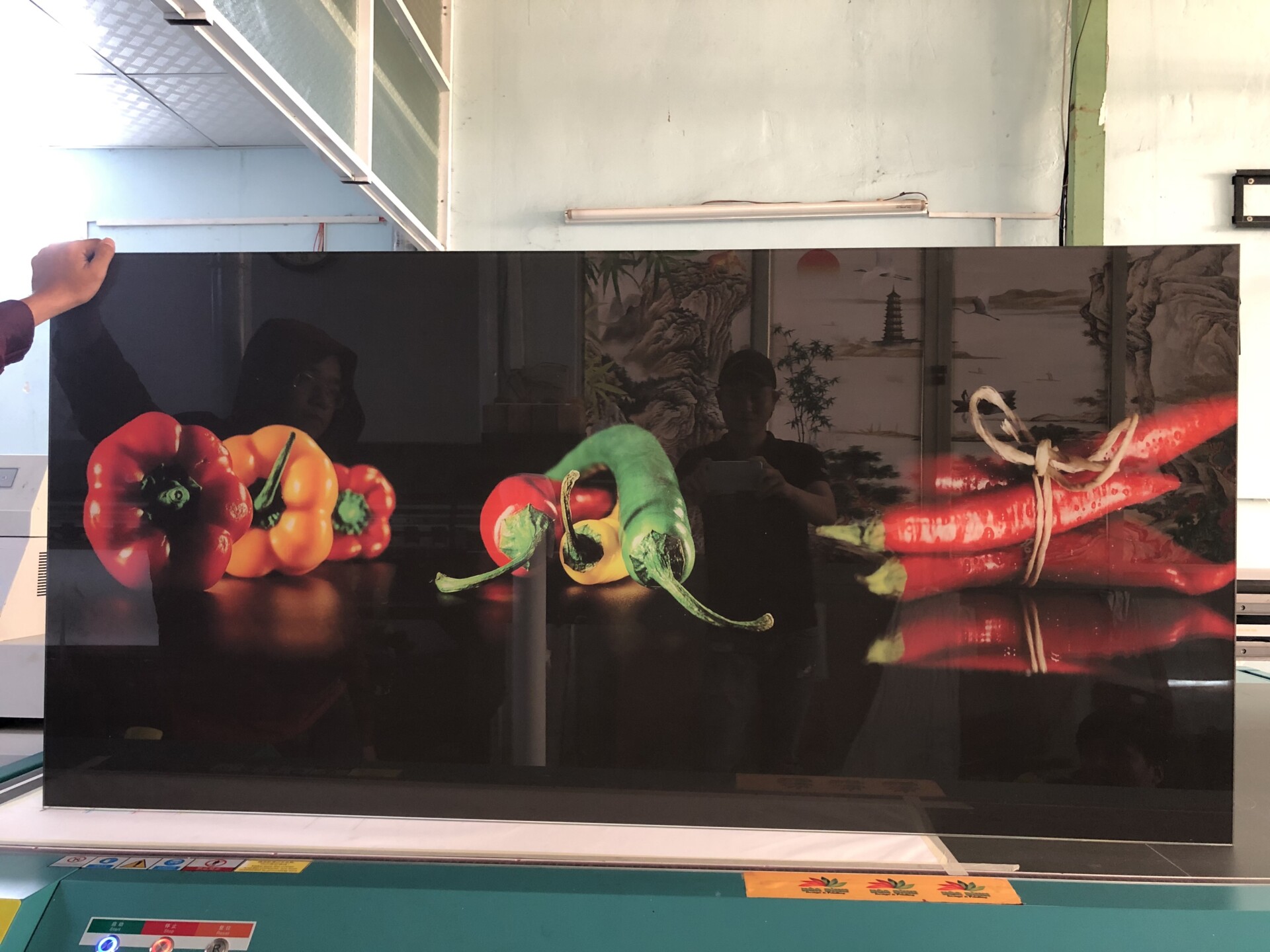 in UV kính decor quán Ninh Bình