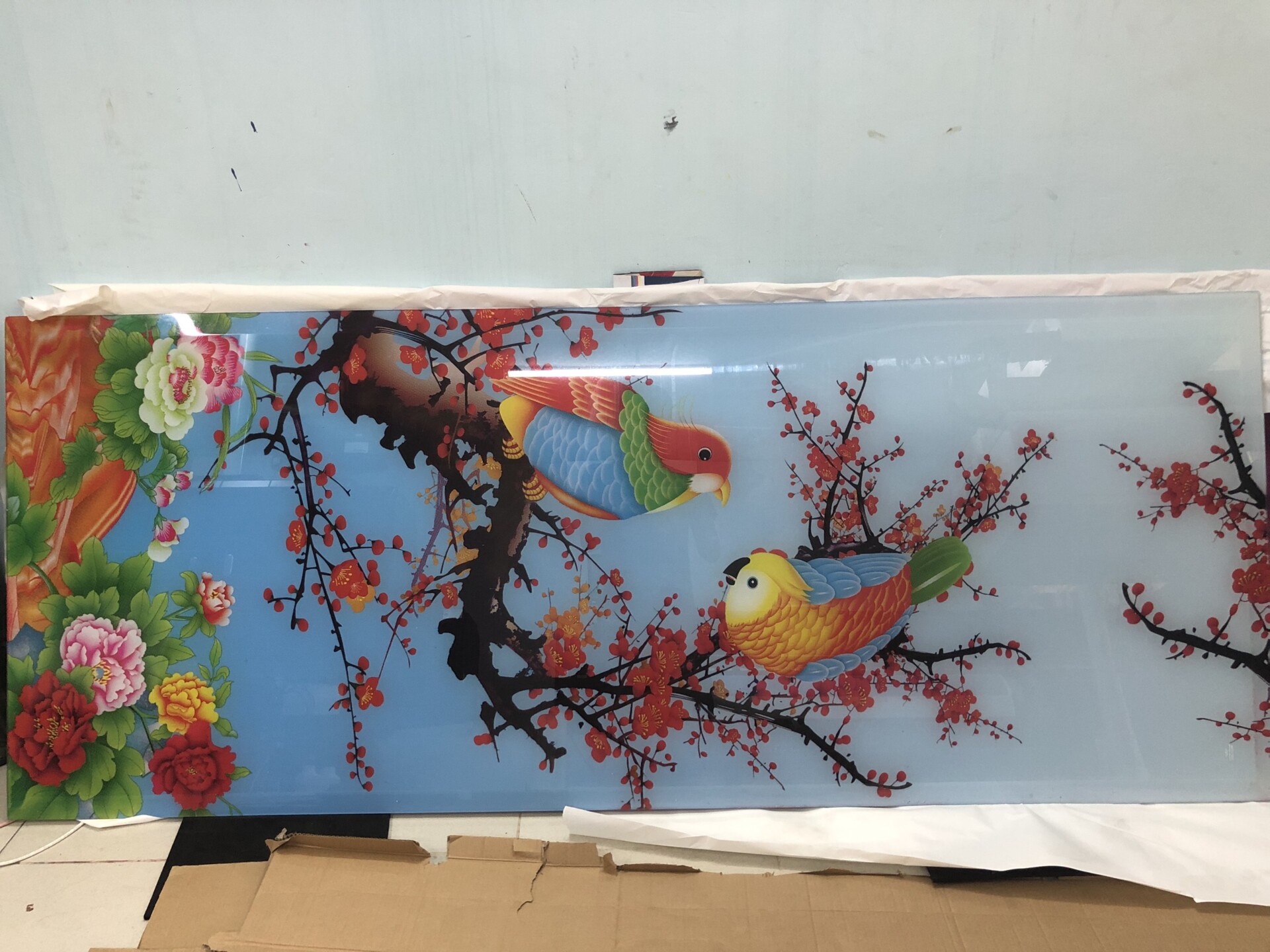 Ứng Dụng In UV Kính Decor Quán Ninh Bình Trong Trang Trí Quán Cà Phê, Nhà Hàng Hiện Đại 2025 6 in UV kính decor quán Ninh Bình