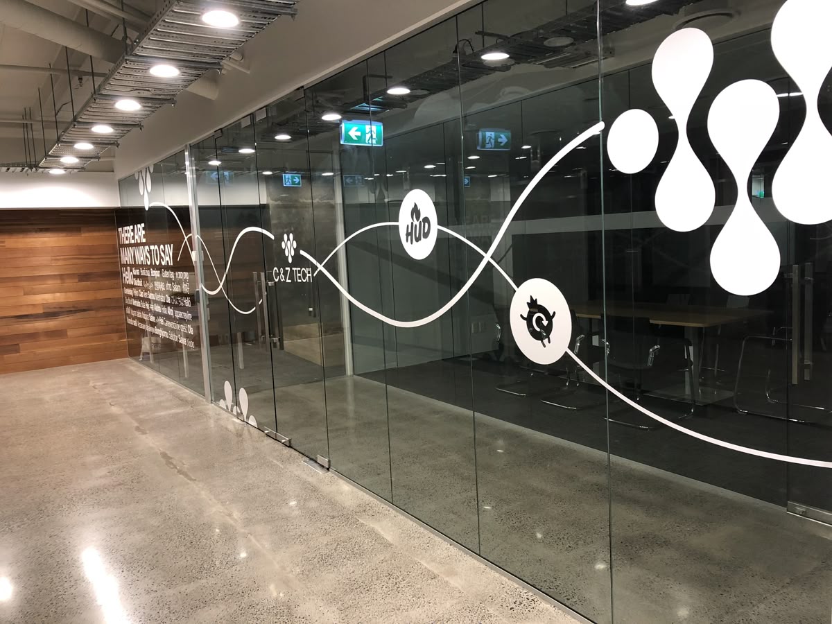 Top mẫu Decal siêu trong Hải Phòng đẹp bền và được ưa chuộng nhất năm 2025 1 Decal siêu trong Hải Phòng