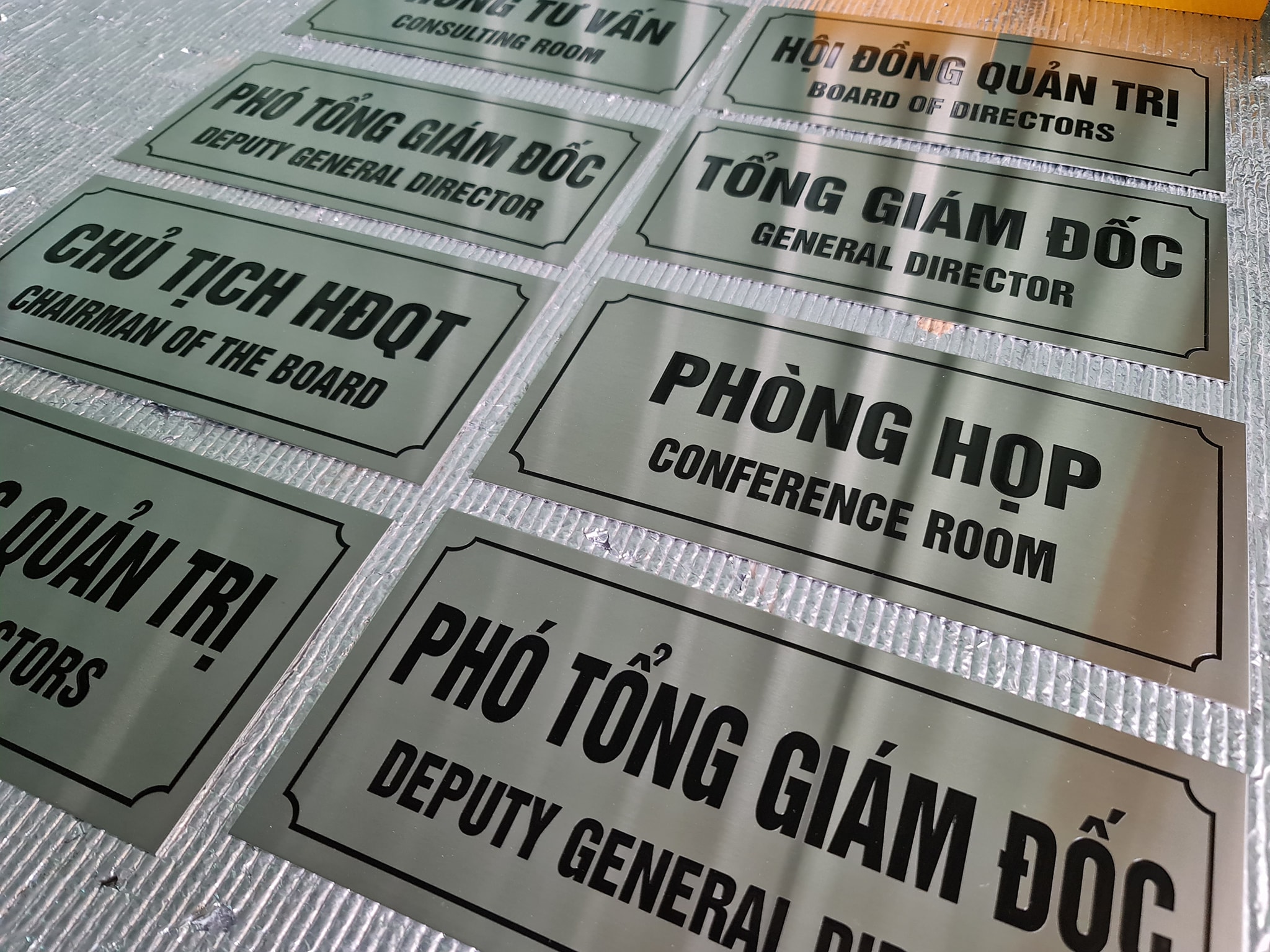 Mô tả: Thi công bảng hiệu inox quán ăn Hải Phòng với cam kết chất lượng, bảo hành tận tâm In bảng hiệu inox quán ăn Hải Phòng 2025: Bí quyết thu hút thực khách đầu tiên