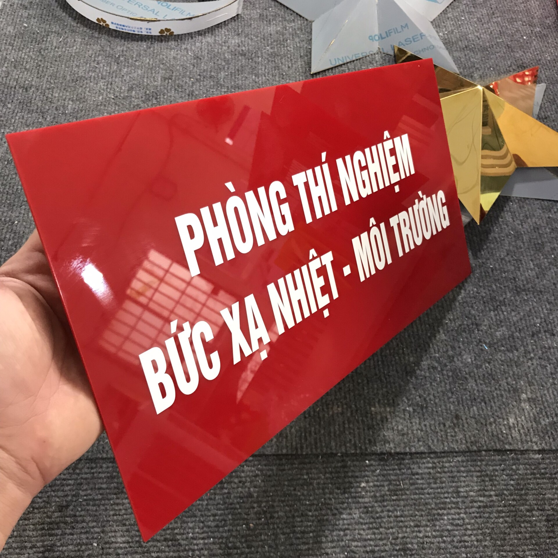 Top mẫu in mica ứng dụng trong biển hiệu phòng ban Đà Nẵng đẹp hiện đại nhất 2025 3 in mica ứng dụng trong biển hiệu phòng ban Đà Nẵng