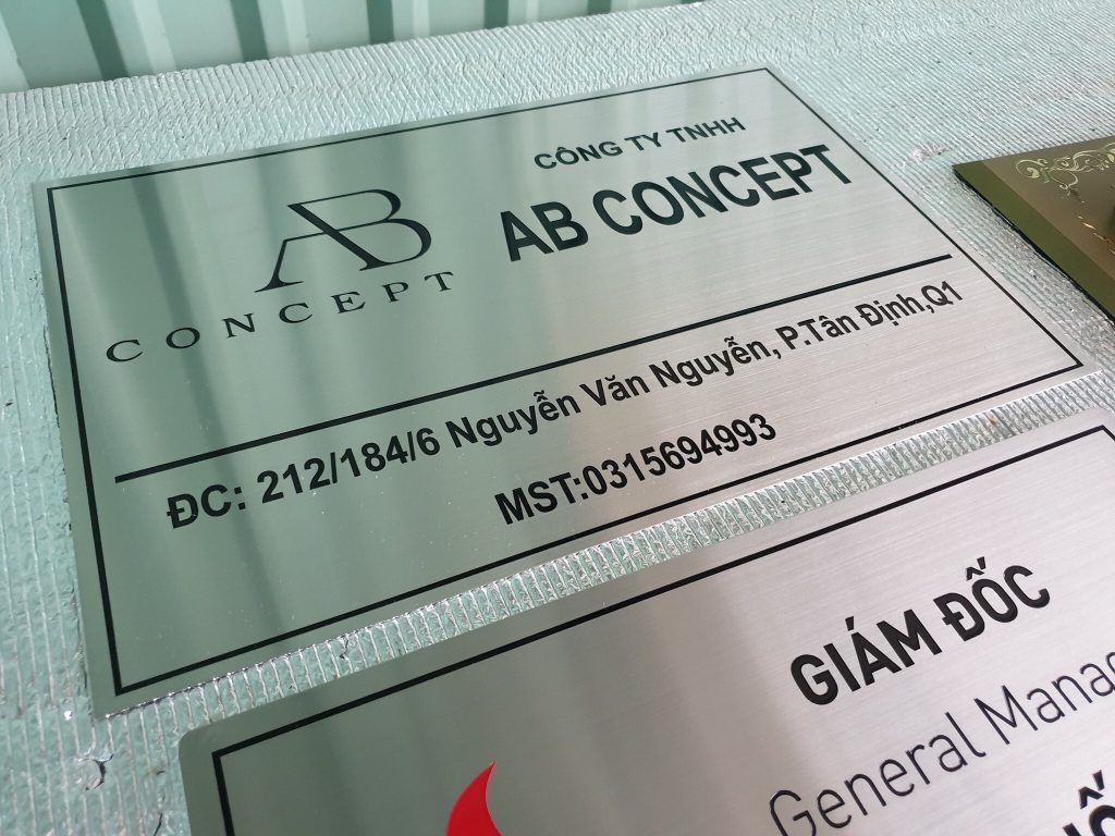 Top mẫu in UV bảng inox Hưng Yên đẹp hiện đại và ấn tượng nhất 2025 – Giải pháp nhận diện thương hiệu sang trọng và bền đẹp 2 In UV bảng inox Hưng Yên