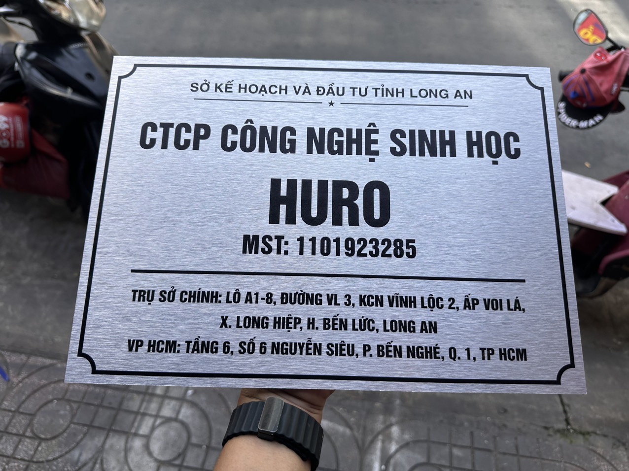 Top mẫu in UV bảng inox Hưng Yên đẹp hiện đại và ấn tượng nhất 2025 – Giải pháp nhận diện thương hiệu sang trọng và bền đẹp 5 In UV bảng inox Hưng Yên