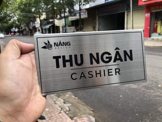 Top mẫu in UV bảng inox Hưng Yên đẹp hiện đại và ấn tượng nhất 2025 – Giải pháp nhận diện thương hiệu sang trọng và bền đẹp 4 In UV bảng inox Hưng Yên