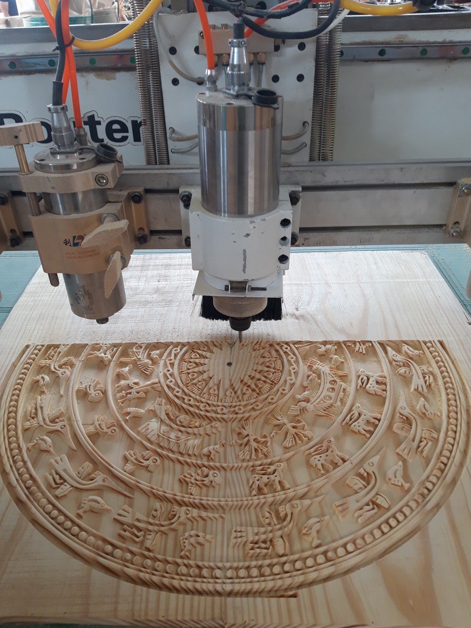 Khắc Gỗ CNC Theo Yêu Cầu Đà Nẵng 2025: Cá Nhân Hóa Không Gian Sống