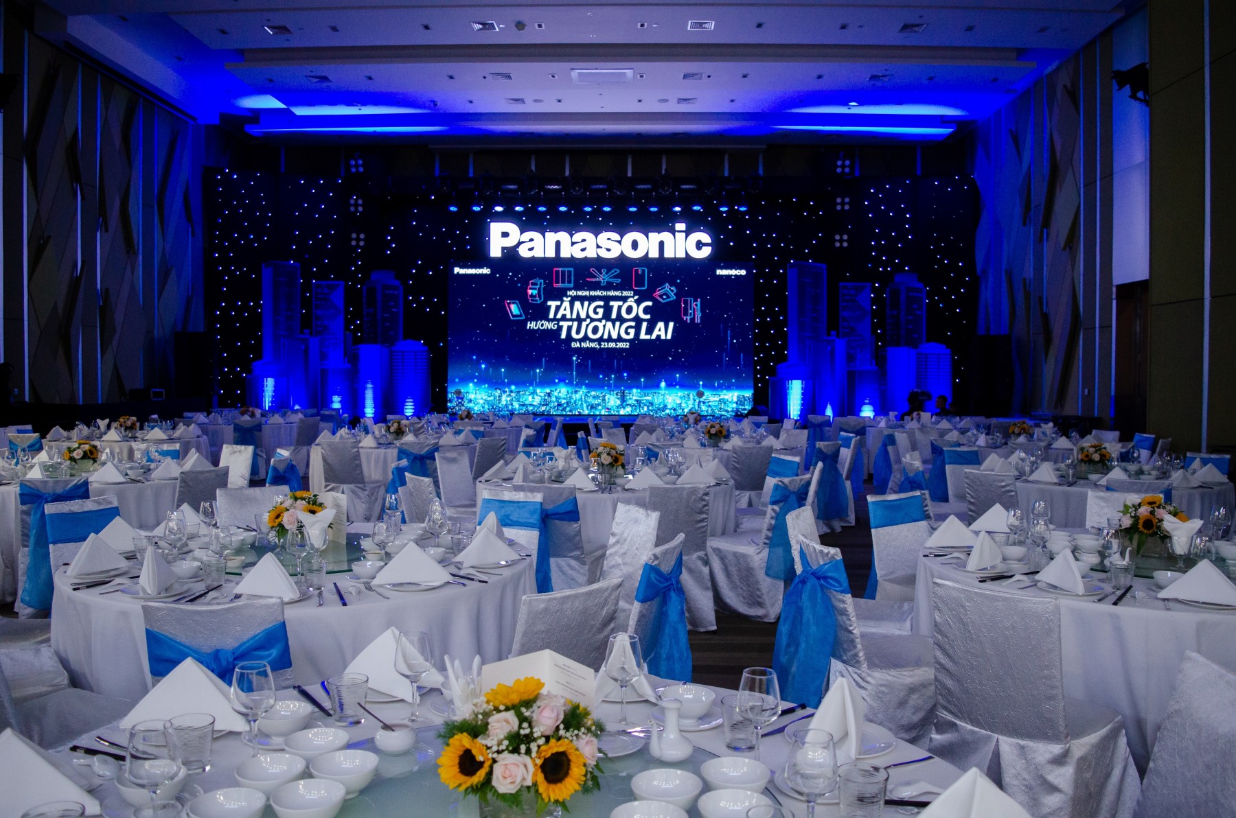 Trang Trí Event Tiệc Cuối Năm Đà Nẵng 2025: Sang Trọng, Ấn Tượng