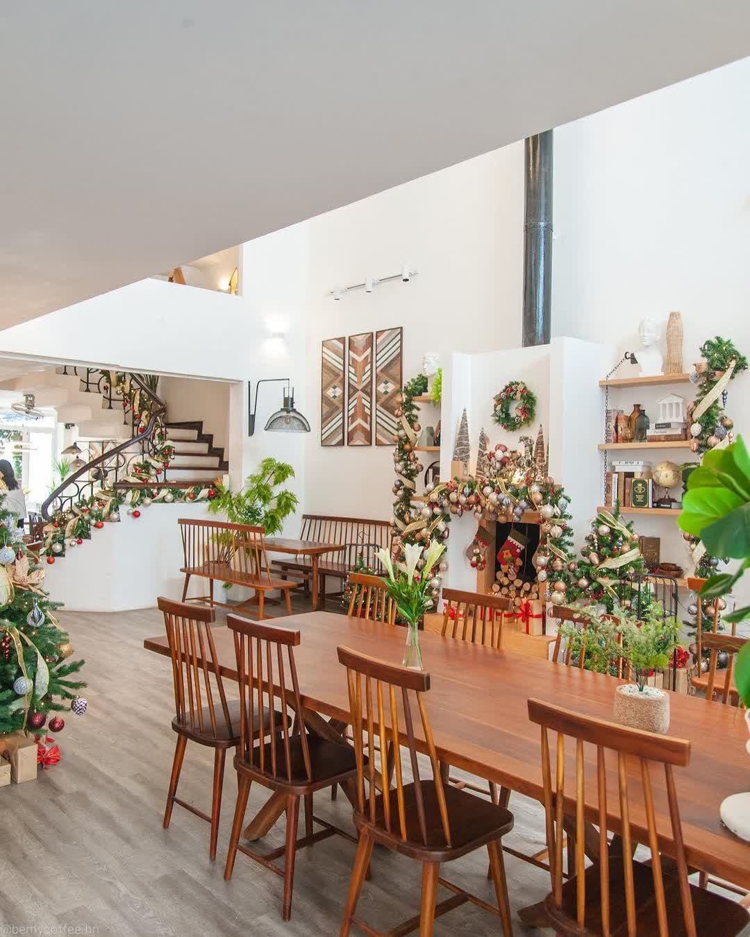 Trang Trí Giáng Sinh Cho Quán Cafe Đà Nẵng 2025