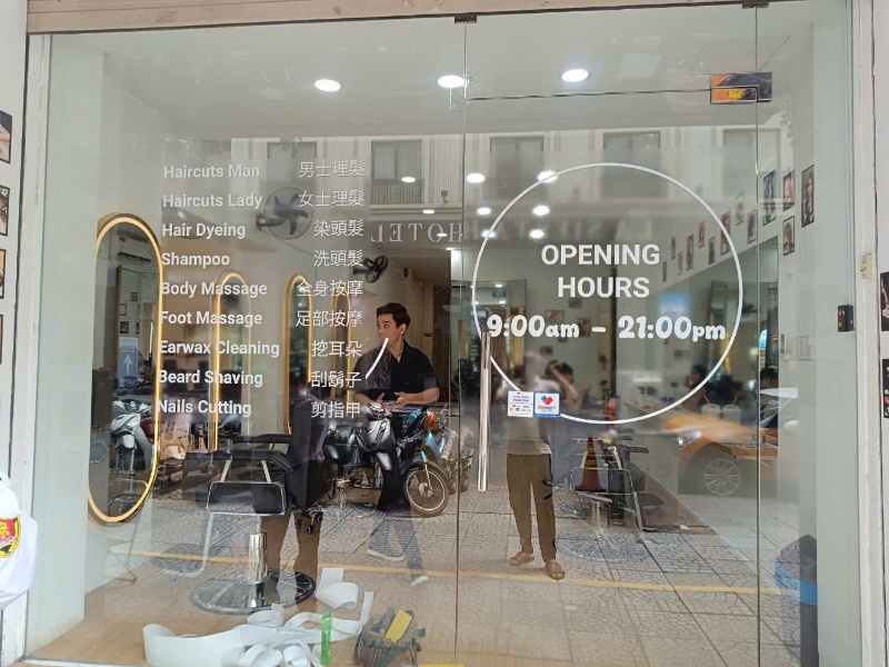 Vì Sao In UV Kính Quảng Cáo Showroom Quảng Trị Được Nhiều Doanh Nghiệp Tin Dùng 2025? 8 in UV kính quảng cáo showroom Quảng Trị