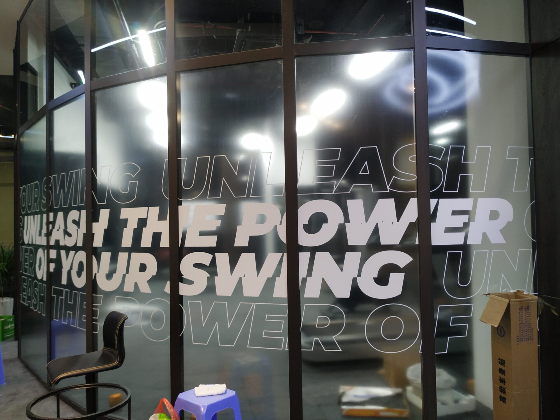 Vì Sao In UV Kính Quảng Cáo Showroom Quảng Trị Được Nhiều Doanh Nghiệp Tin Dùng 2025? 2 in UV kính quảng cáo showroom Quảng Trị