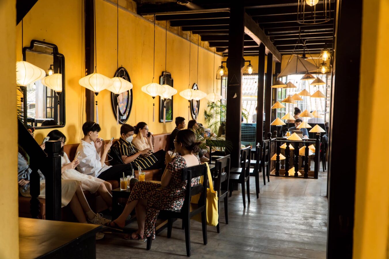 Nâng cấp mặt bằng với thi công quán cafe phong cách cổ Hội An chuẩn đẹp – chuẩn xưa năm 2025 1 Thi công quán cafe phong cách cổ Hội An