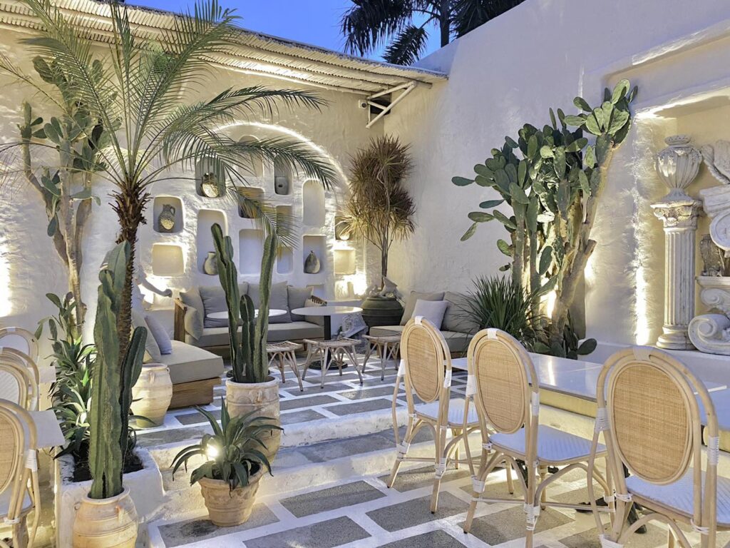 Thiết Kế Thi Công Quán Cà Phê Hà Nội Mô Hình Concept Studio – Không Gian Check In Nghệ Thuật Cho Giới Trẻ 2025 3 thiết kế thi công quán cà phê Hà Nội