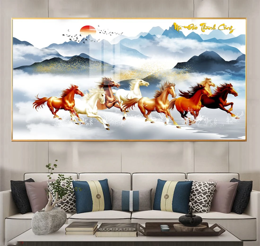 Tranh tết ngựa bát mã mặt gương treo phòng khách Huế – Biểu tượng thành công & thăng tiến năm 2026 1 Tranh tết ngựa bát mã mặt gương treo phòng khách Huế