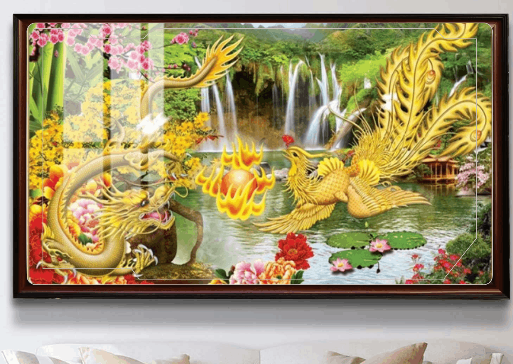 Tranh tráng gương rồng vàng treo phòng khách Hội An