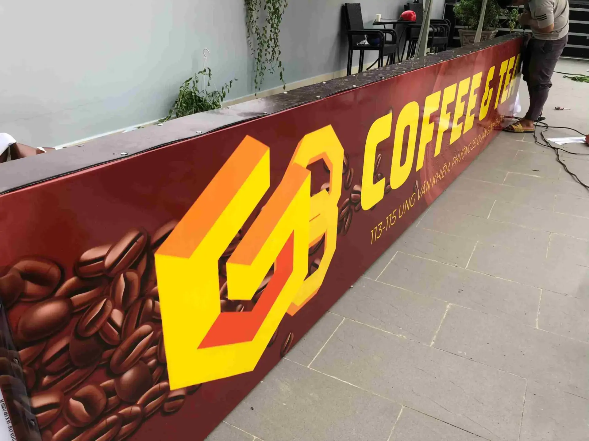 Bảng hiệu hộp đèn quán cafe Đà Nẵng chất liệu bạt in UV bền màu dưới thời tiết miền Trung.