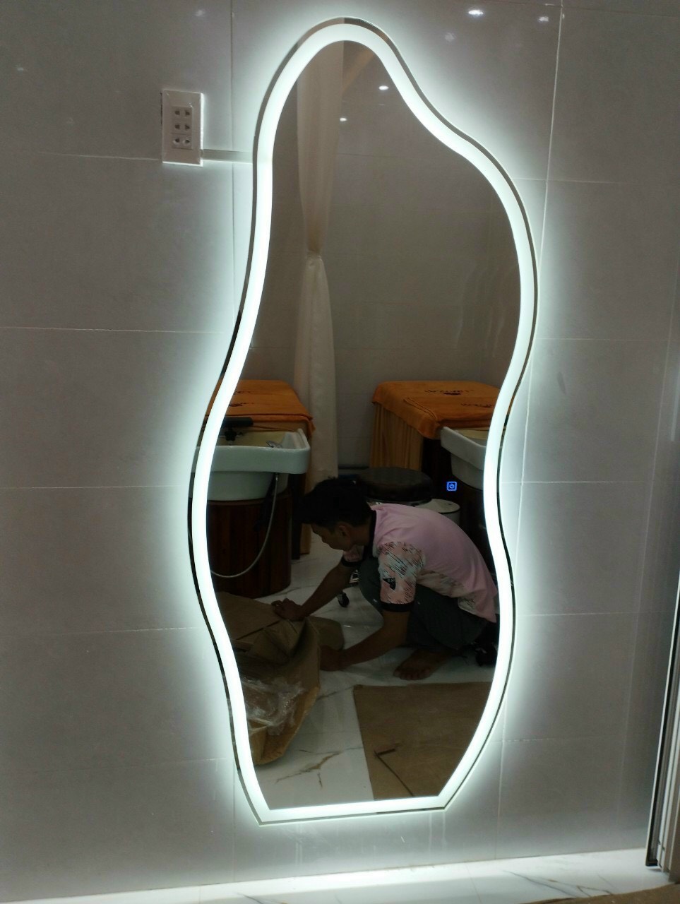 Gương soi toàn thân đèn led Đà Nẵng chất lượng nhất - Oha Decor 3 Gương soi toàn thân đèn led Đà Nẵng quy trình lắp đặt chi tiết