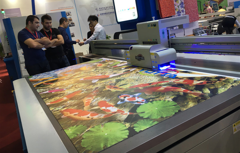 so sánh in lụa và in UV tại Hà Nội