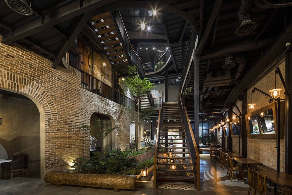 Quán Cafe Thép Tiền Chế Huế | Mô Hình Kinh Doanh Hot 2026 2 Không gian nội thất quán cafe thép tiền chế Huế rộng rãi và thoáng đãng