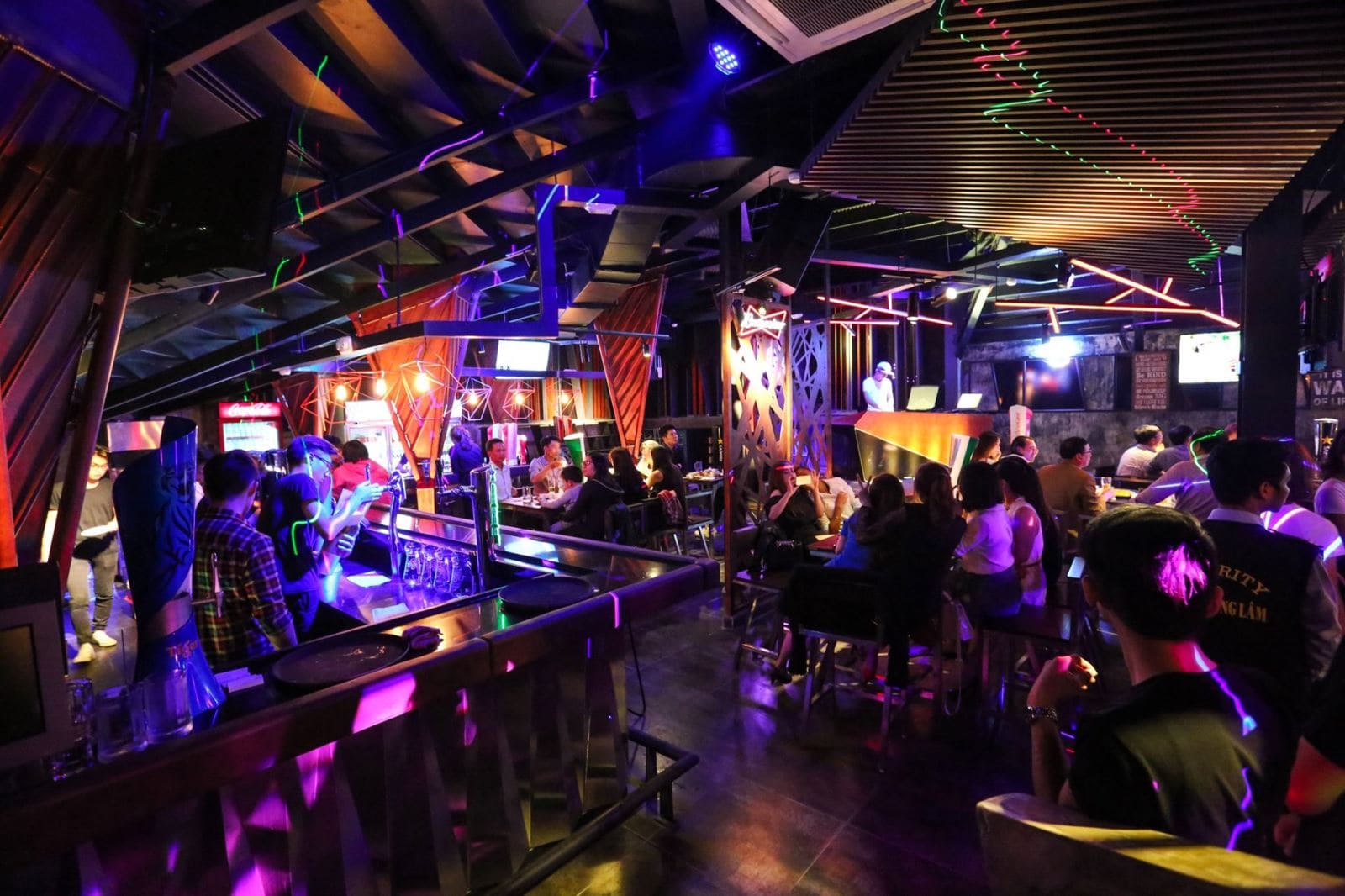 Thiết kế khu vực lounge quán bar Huế