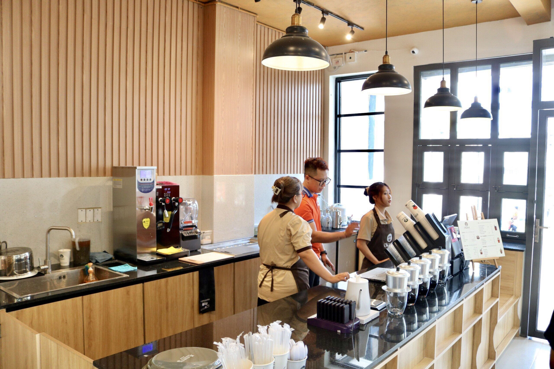 Thiết Kế Thi Công Quán Trà Sữa Hà Nội – Nhìn Là Muốn Vào, Uống Là Muốn Quay Lại 1 Thiết kế thi công quán trà sữa Hà Nội