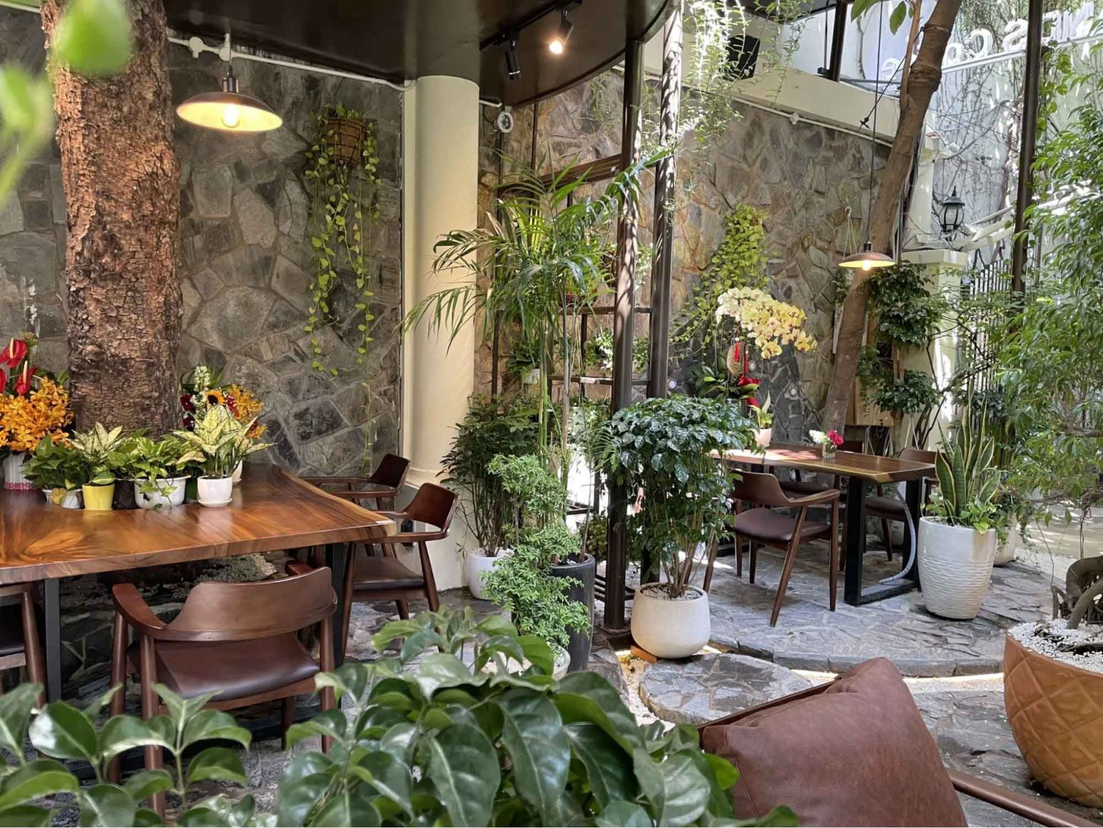 Mẫu Thiết Kế Và Thi Công Quán Cafe Sân Vườn Hồ Chí Minh Hot 2026 2 Thiết kế và thi công quán cafe sân vườn HCM