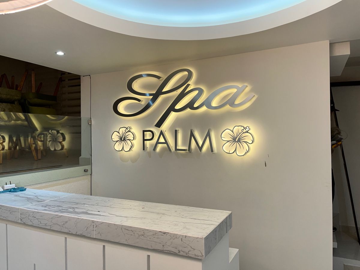 In UV backdrop fomex spa Nha Trang